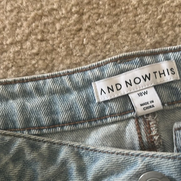 And Now This Baggy 90 jeans - Picture 2 of 3